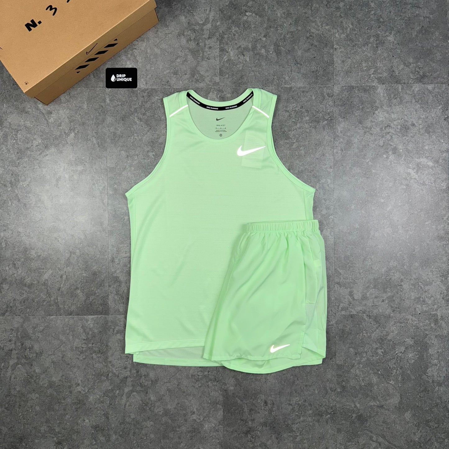 Nike Dri-Fit Challenger Shorts 5" Vapour Green