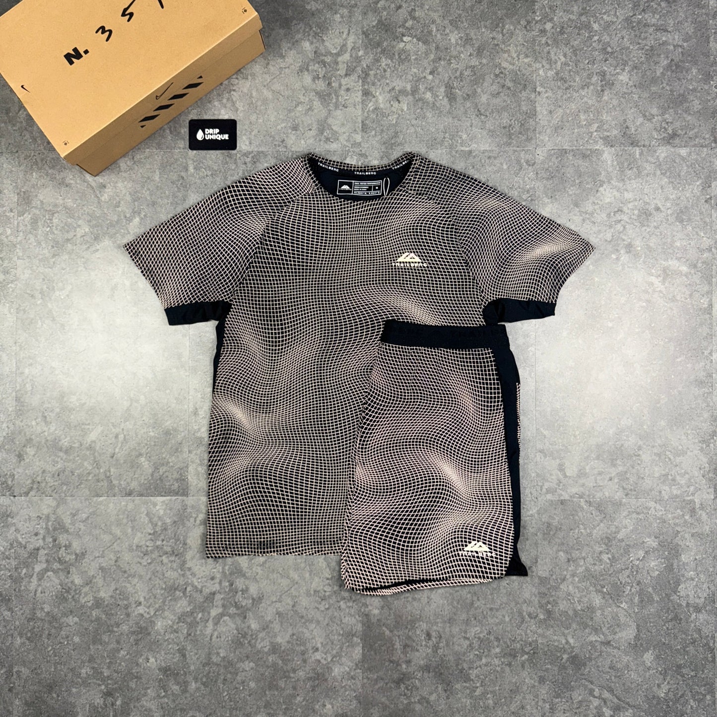 Trailberg Aspect T-Shirt Black & Black Aspect Shorts Set
