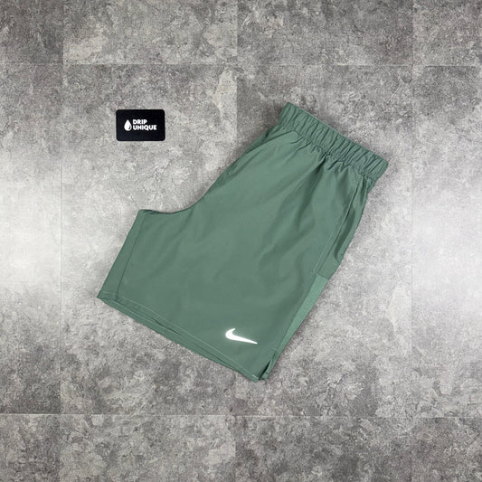 Nike Dri-Fit Challenger Shorts 7" Clay Green