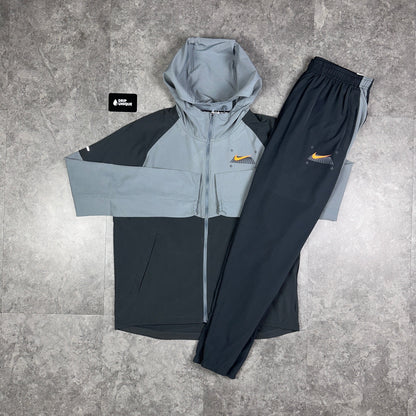 Nike Graphic Performance Windrunner Jacket Grey & Grey Nike Pants Set